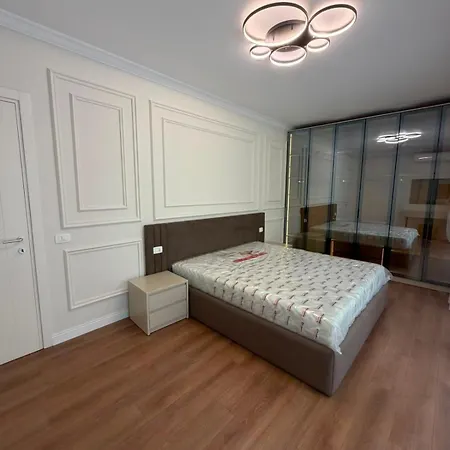 Aura Tirana